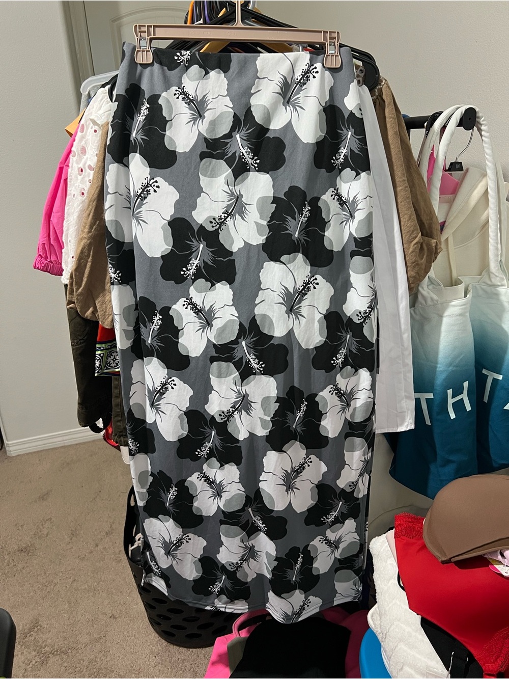 ENT Entrancy Black & White Floral Midi Skirt - Picture 3 of 10